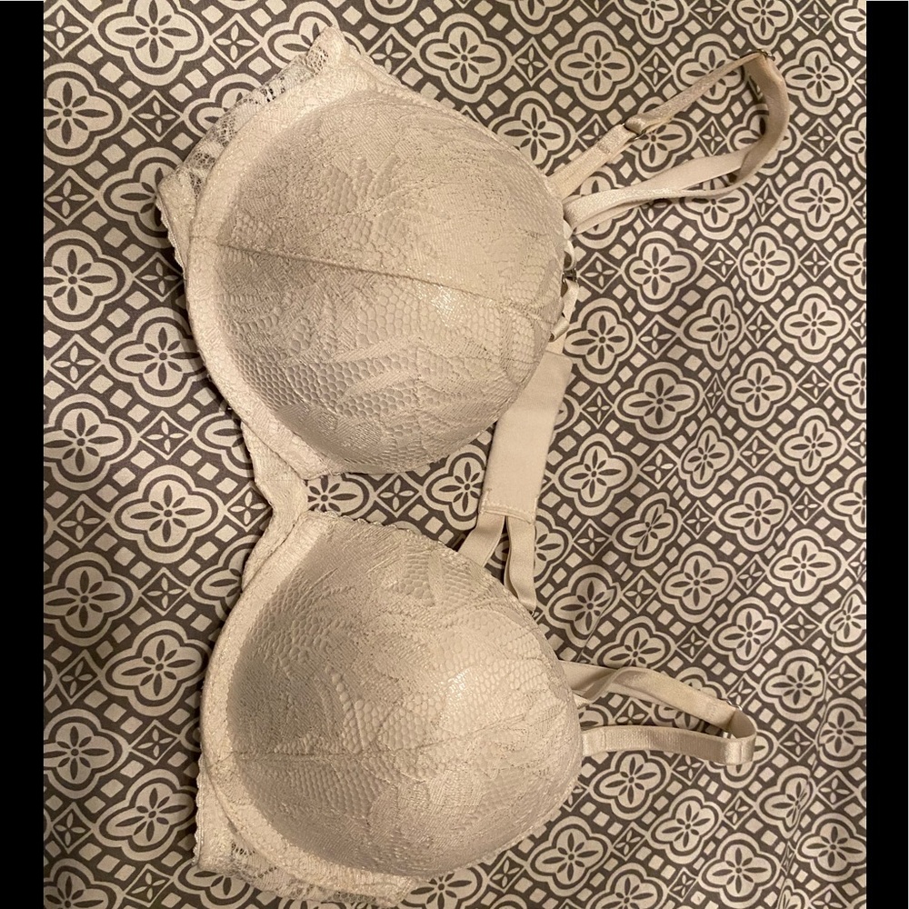Victoria’s Secret bombshell bra